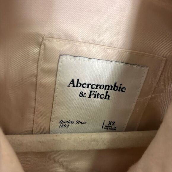 Abercrombie & Fitch Sand Colored Collared Button Front Shirt Jacket - Picture 5 of 6